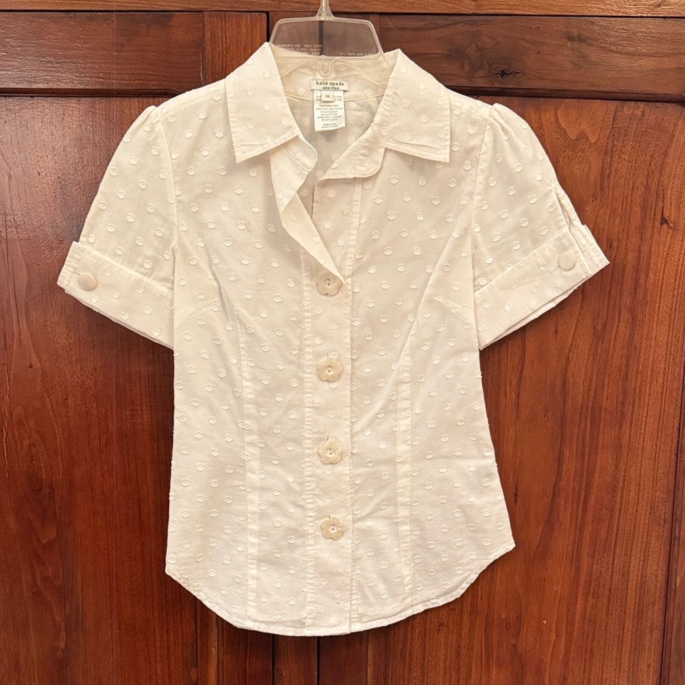 Kate Spade vintage white button down short sleeve collared top. Flower buttons